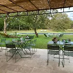 Le Domaine Quercus Couette-café 4*