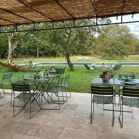 Le Domaine Quercus Couette-café 4*